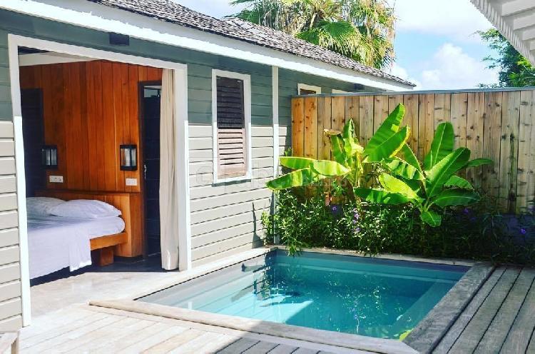 L’Hôtel Plein Soleil est répartie en 5 adorables petites villas.